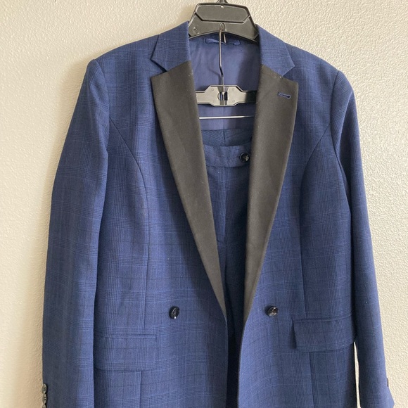 9|Tailor Women’s Tuxedo Suit - Picture 3 of 6